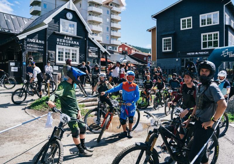 Competing MTB cyclists on Åre square on a sunny summer day
